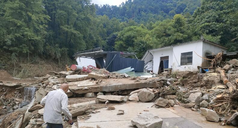 安徽綿陽多處山體滑坡